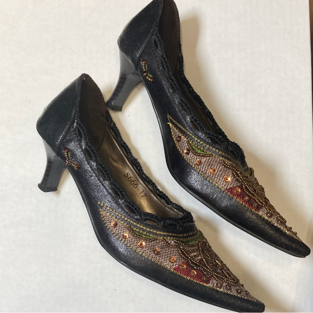 Project Vintage XINNISI Black Gold Bronze Embroidered Beaded Kitten Heels Sz 36 - Picture 4 of 13